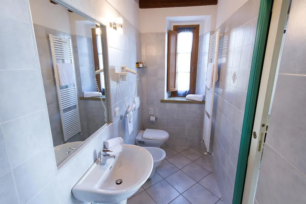 Tenuta La Lupa Castellina Marittima 3*,